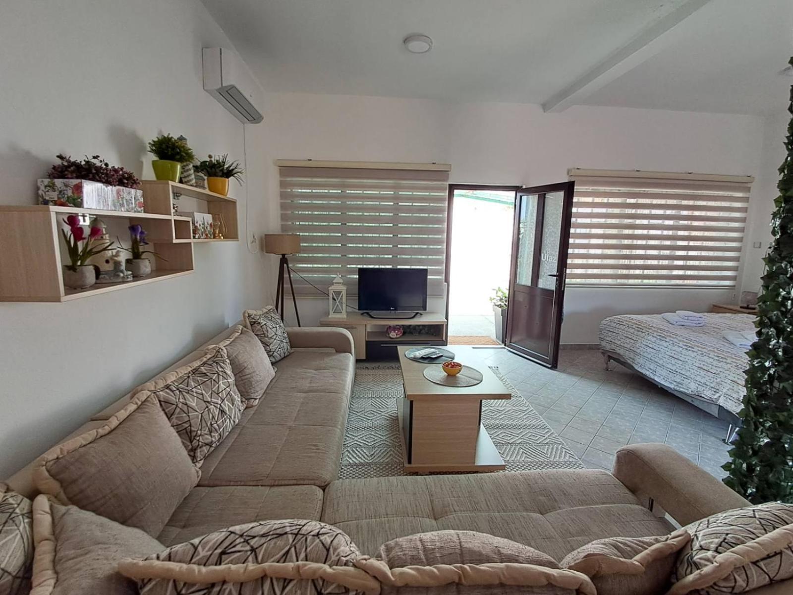 Olive Apartment Podgorica Buitenkant foto